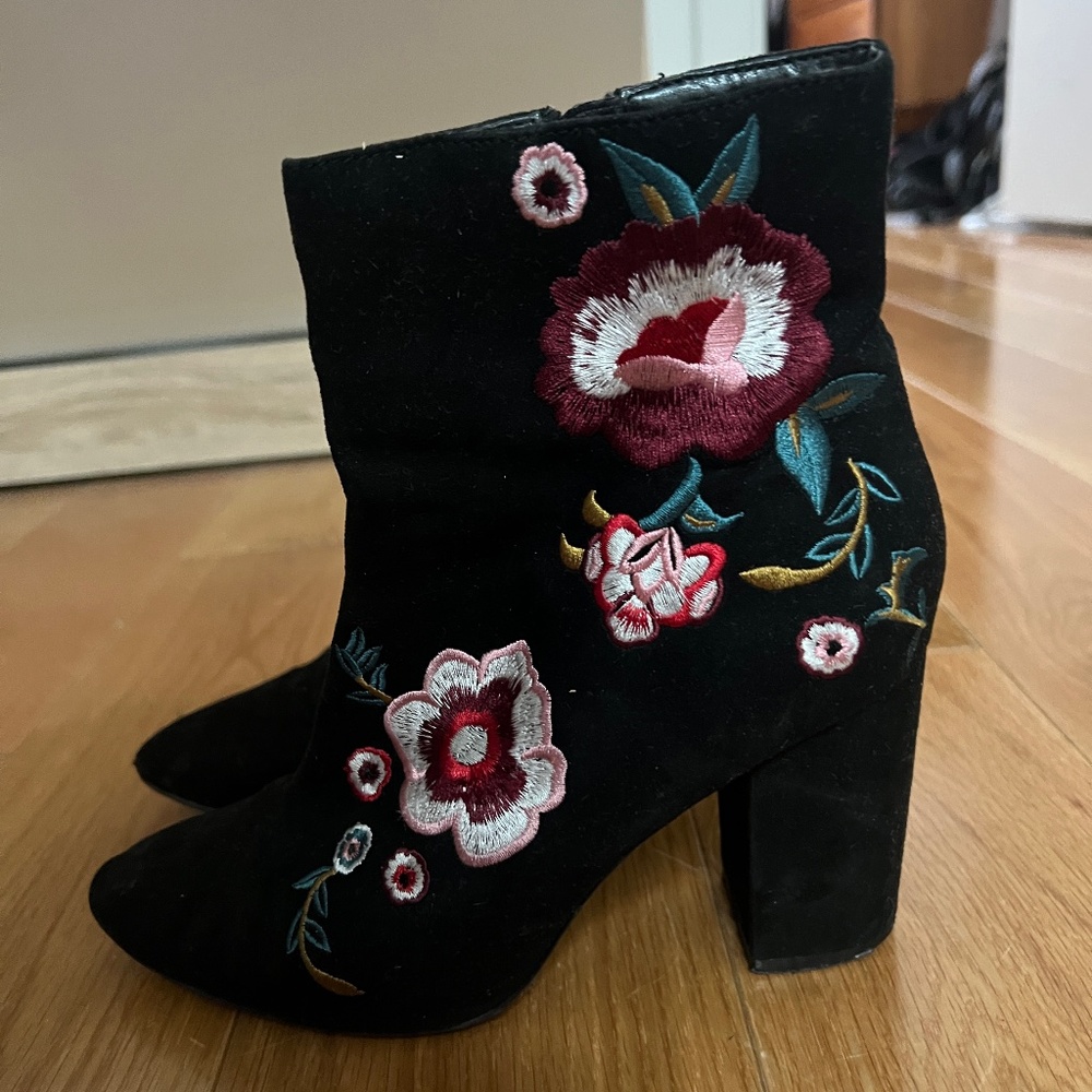 express floral embroidered suede boots size 6
